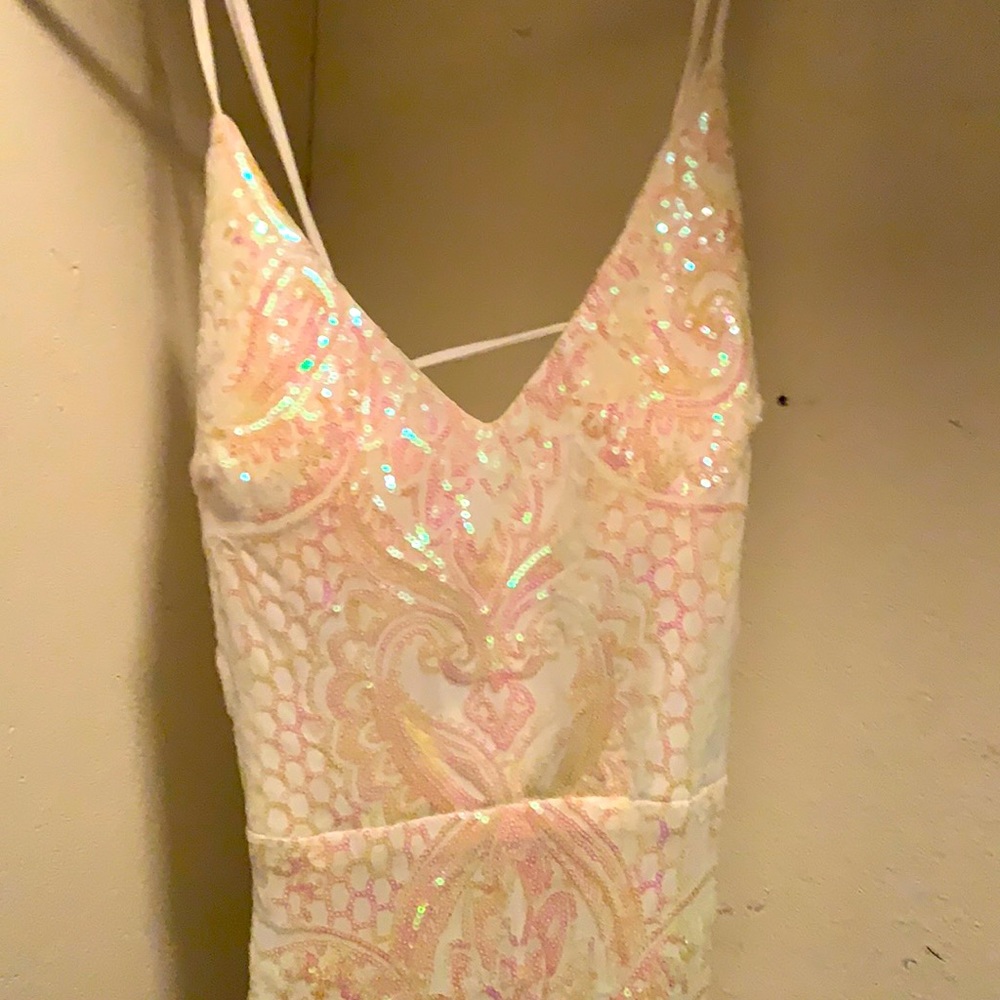 Women’s Long Gown. No adjustments. Size 6. Windsor.